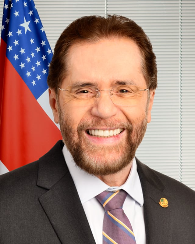 Foto de Plínio Valério — Foto oficial de parlamentar no Senado Federal